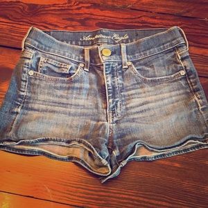 Women’s size 6 American Eagle jean stretch shorts